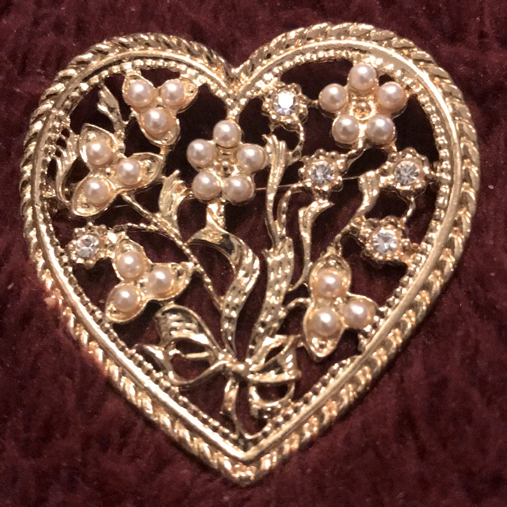 💕Valentine’s Day-Brighten up top with pearl and crystal heart